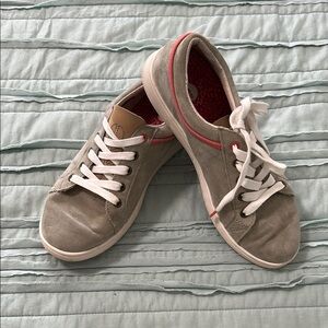 REVITALIGN Women's Sneakers in Soft Green and Coral